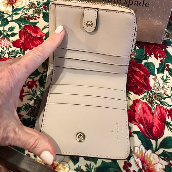 🌟KATE SPADE WALLET NWT 🎉HOST PICK - Picture 4 of 16